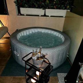 La Harmony Jacuzzi Apartments with Garden